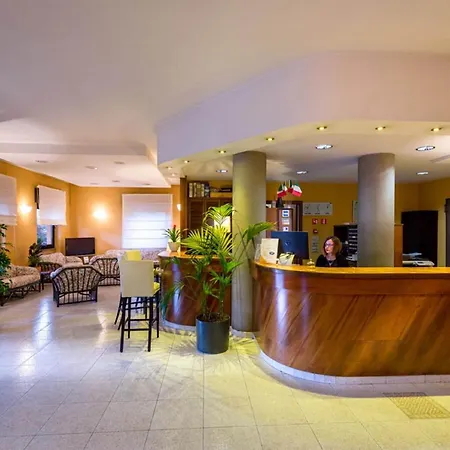 Des Alpes מלון Rosta