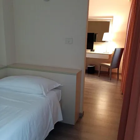 Hotell Des Alpes 3*